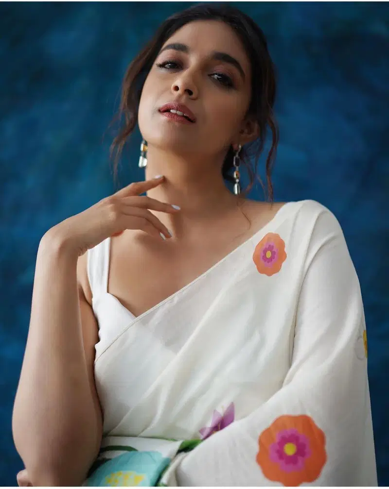 MG 187 Plain Linen Digital Printed Designer Saree Exporters In India
